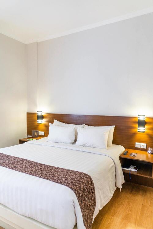 Chambre grand lit simple